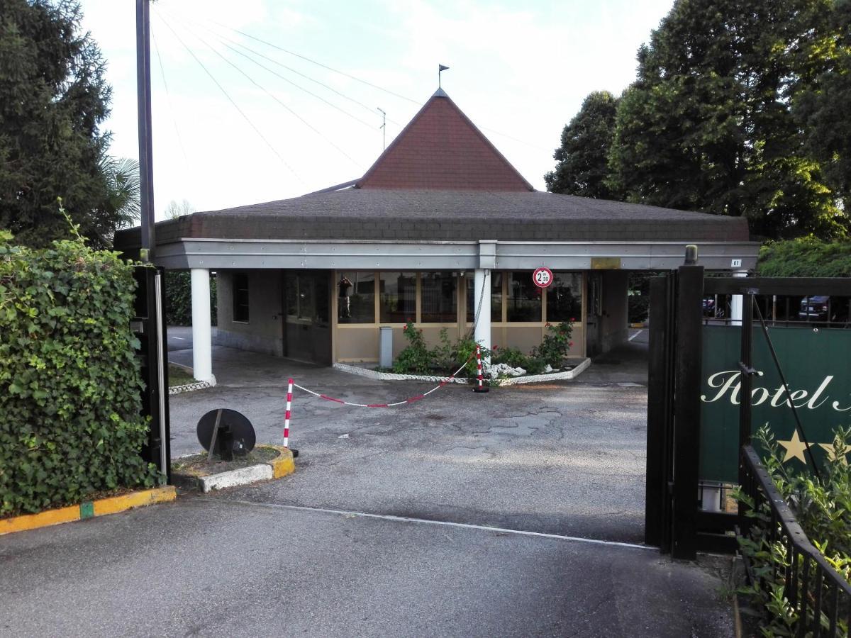 Hotel Motel Est เปสเคียรา บอร์โรเมโอ ภายนอก รูปภาพ