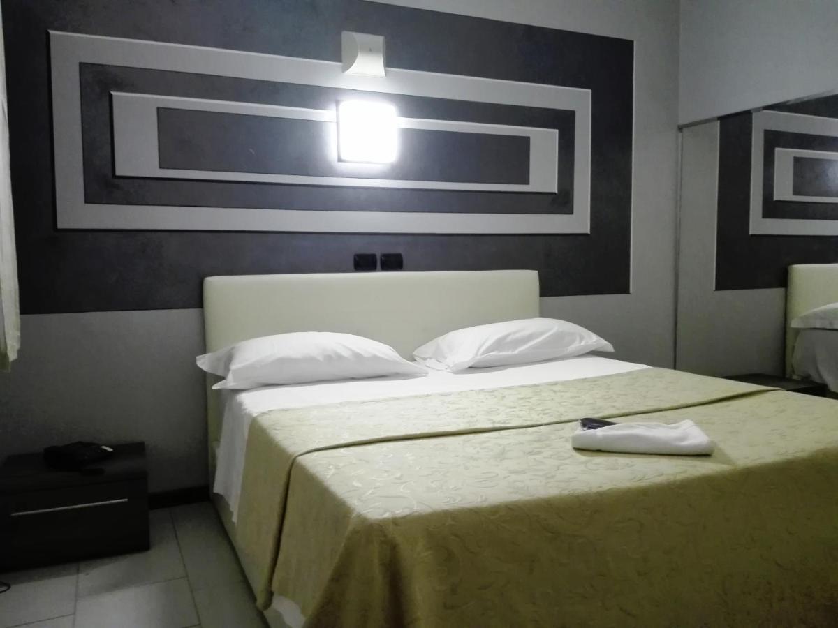 Hotel Motel Est เปสเคียรา บอร์โรเมโอ ภายนอก รูปภาพ