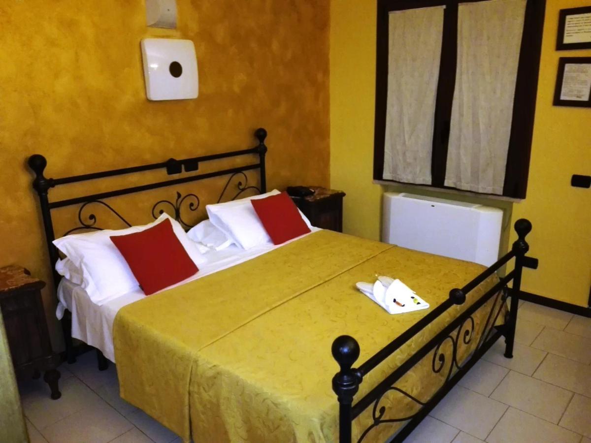 Hotel Motel Est เปสเคียรา บอร์โรเมโอ ภายนอก รูปภาพ
