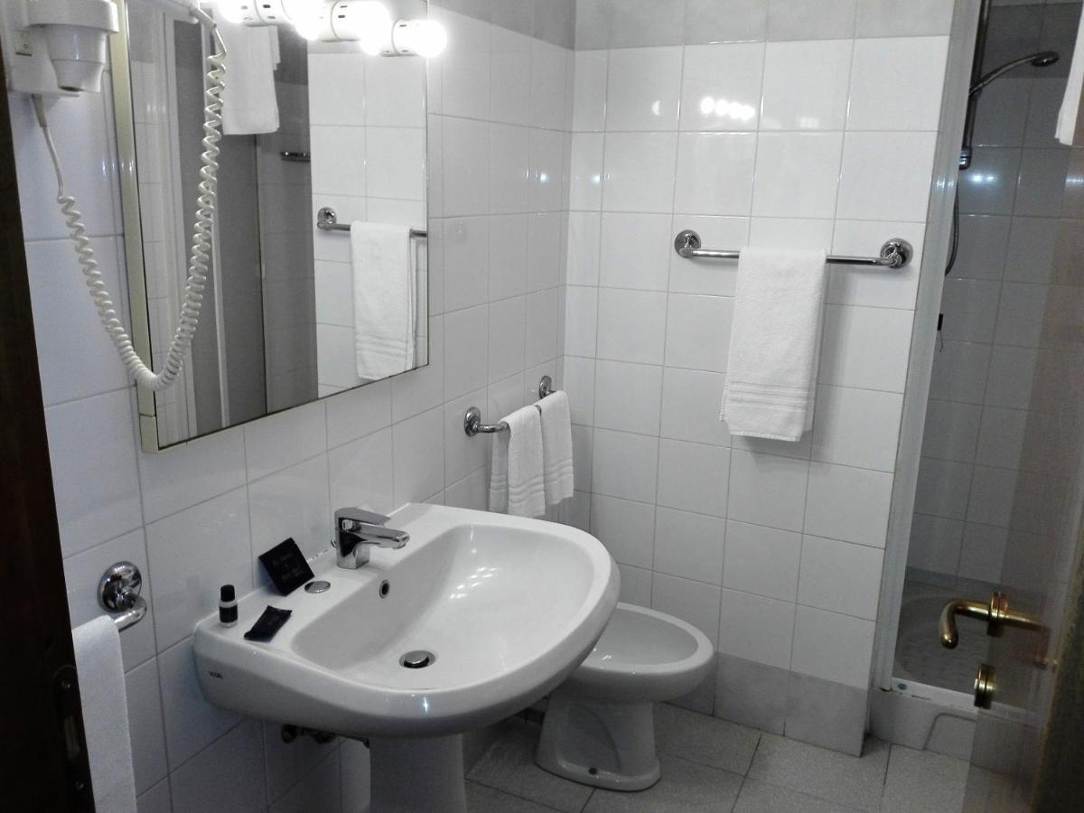 Hotel Motel Est เปสเคียรา บอร์โรเมโอ ภายนอก รูปภาพ
