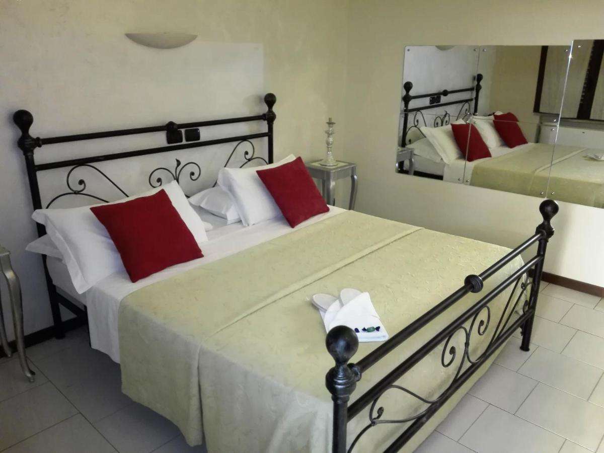 Hotel Motel Est เปสเคียรา บอร์โรเมโอ ภายนอก รูปภาพ