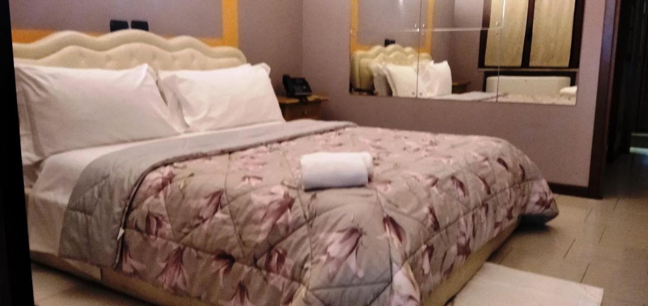 Hotel Motel Est เปสเคียรา บอร์โรเมโอ ภายนอก รูปภาพ