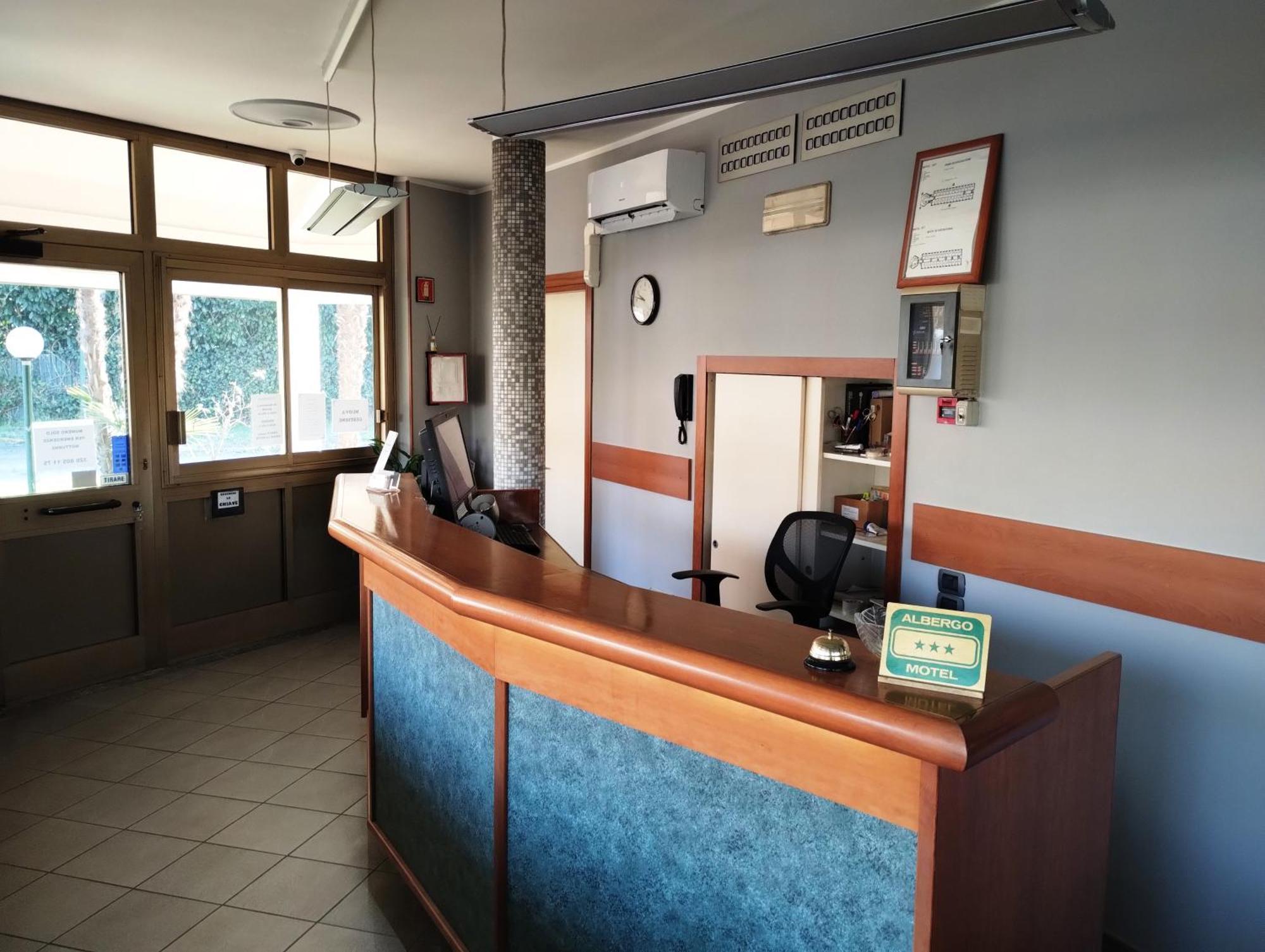 Hotel Motel Est เปสเคียรา บอร์โรเมโอ ภายนอก รูปภาพ