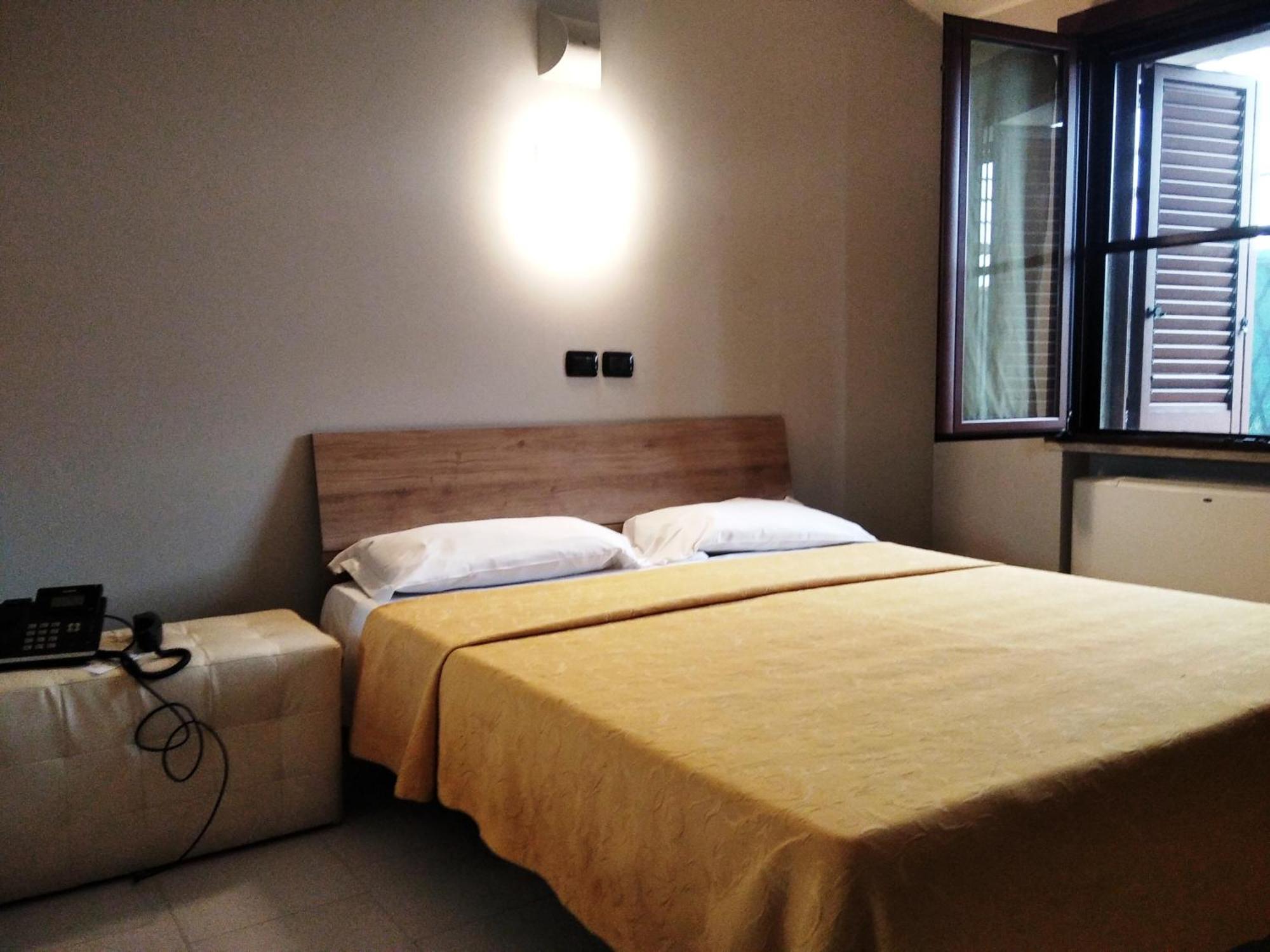 Hotel Motel Est เปสเคียรา บอร์โรเมโอ ภายนอก รูปภาพ