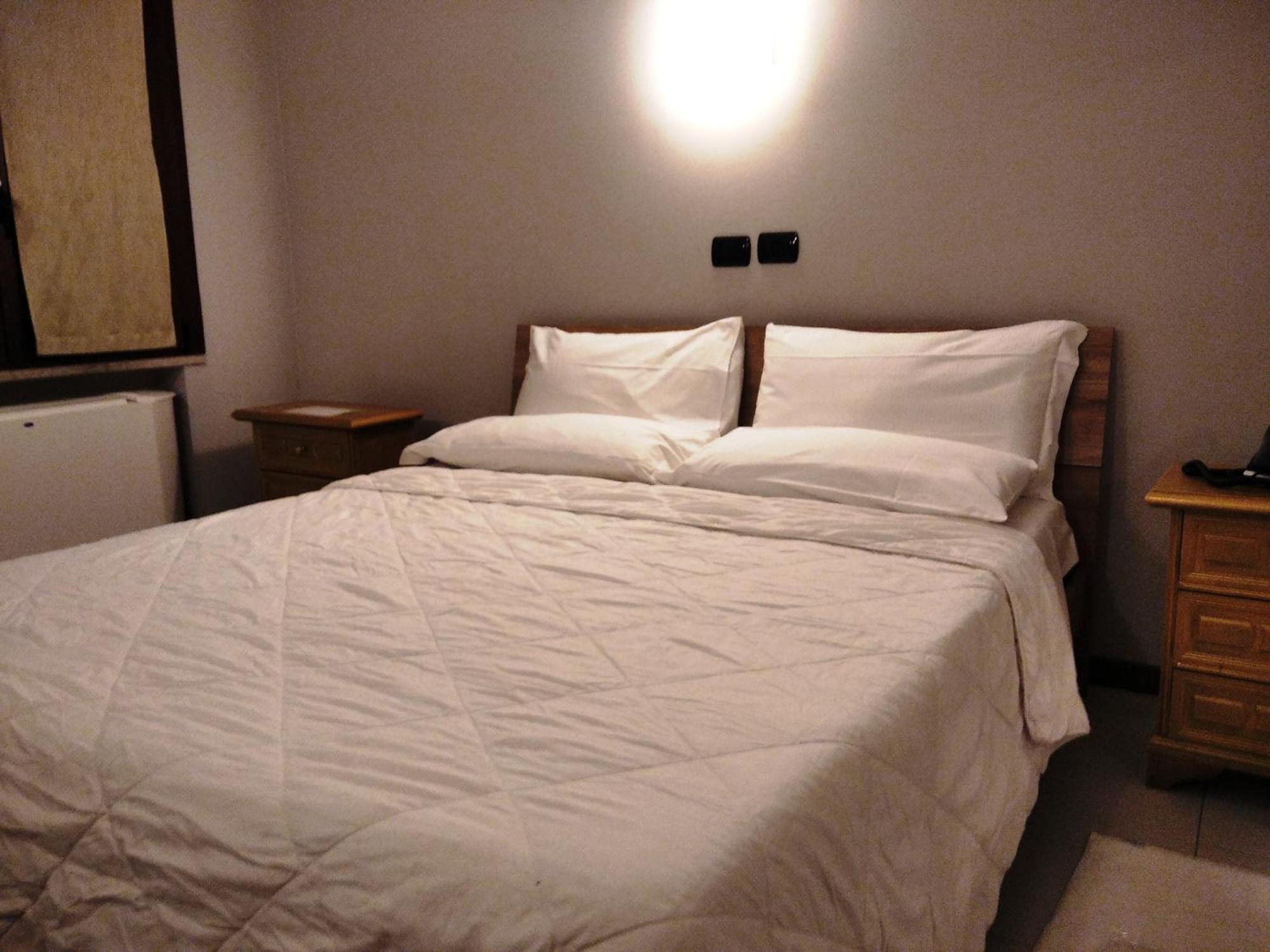 Hotel Motel Est เปสเคียรา บอร์โรเมโอ ภายนอก รูปภาพ